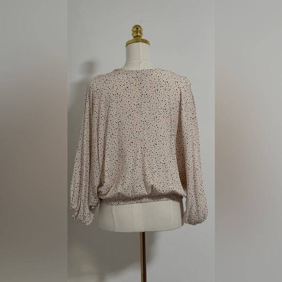 Blouse Size Large. Puff Sleeve. SKU 9 feminine flowy - Picture 2 of 9